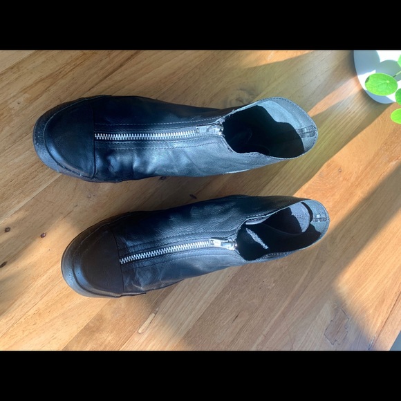 SOLD   Blk zip high top Cons. - Picture 3 of 10